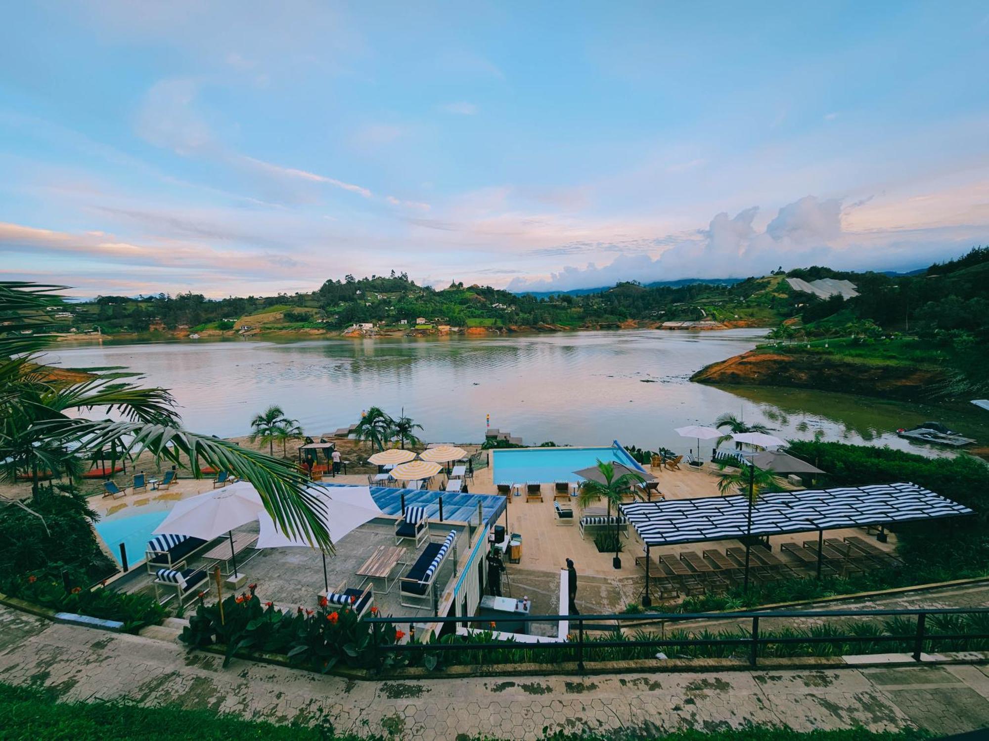 Viajero Guatape Hostel & Lake Club エクステリア 写真